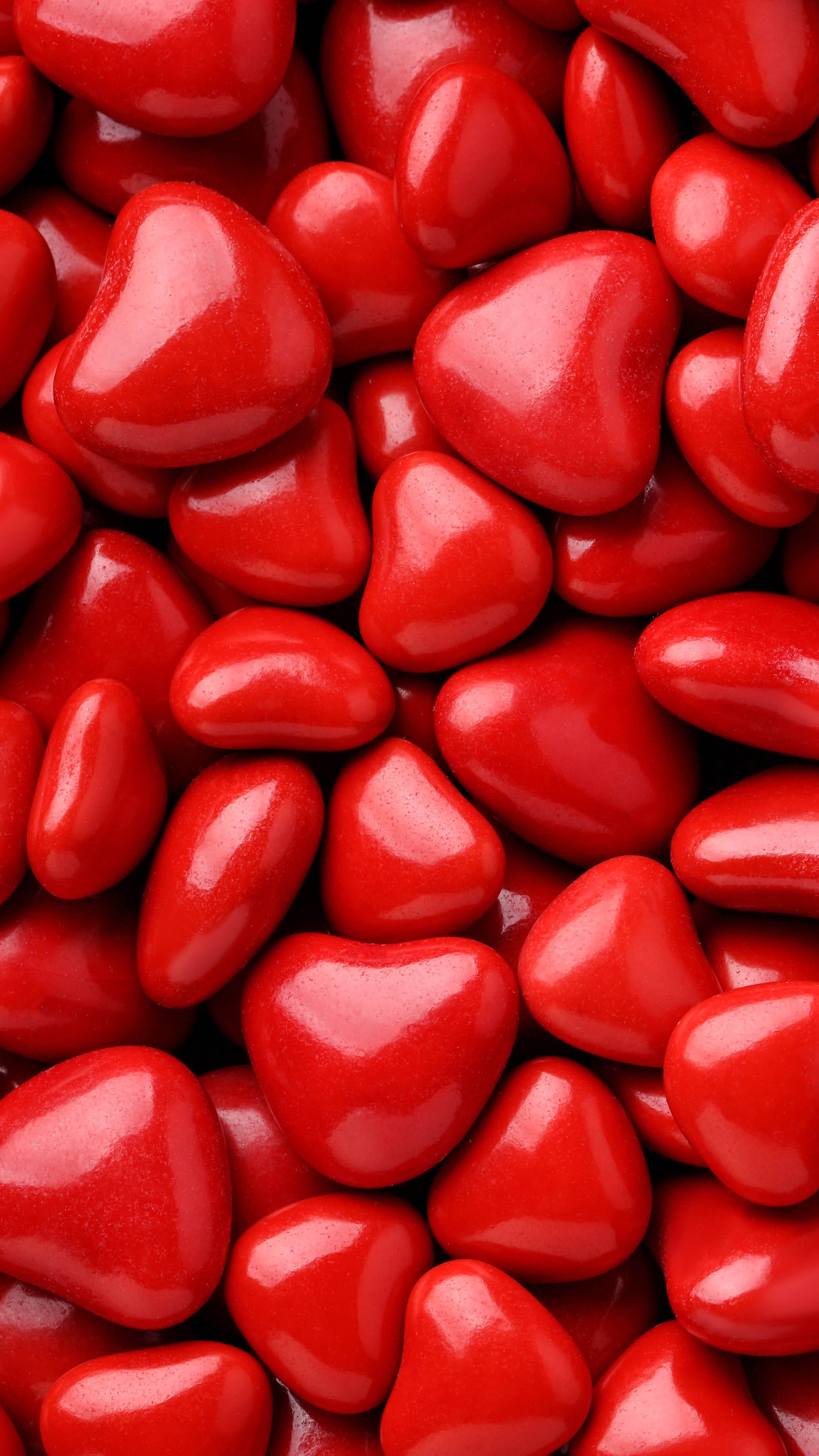 Много красных сердечек