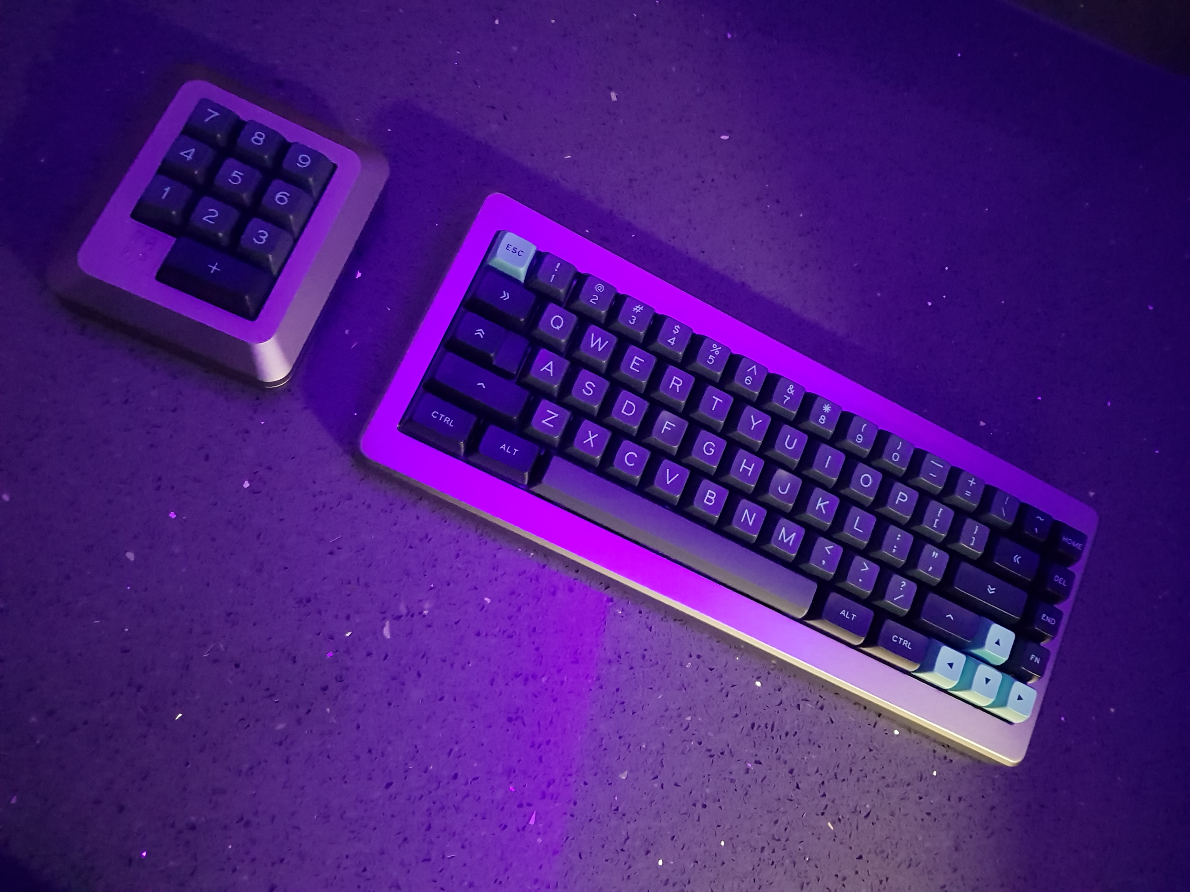 Фиолетовая механическая клавиатура