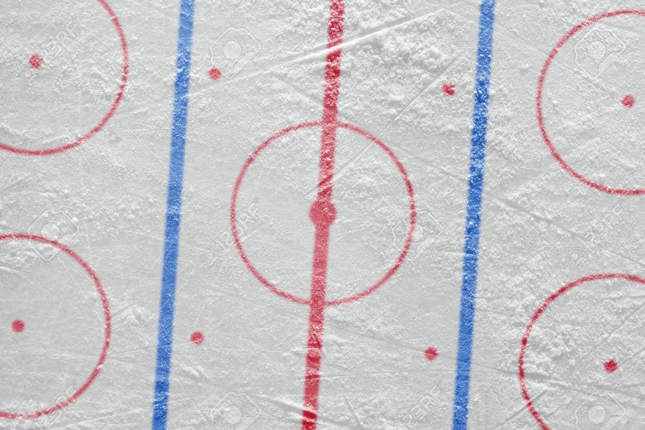 Лед на хоккейной площадке