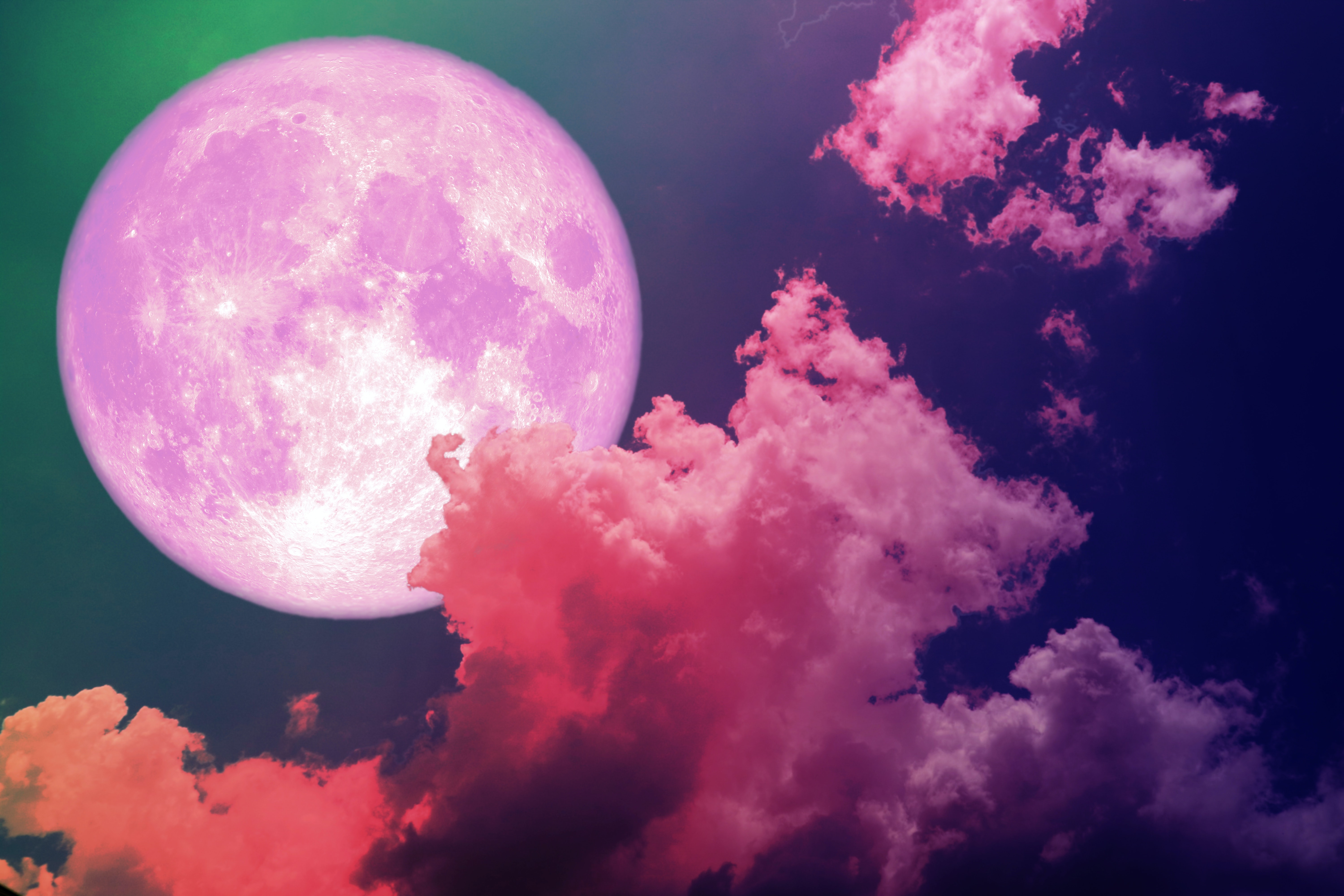 Розовая луна 2024. Розовая Луна. Полнолуние розовая Луна. Розовые облака и Луна.
