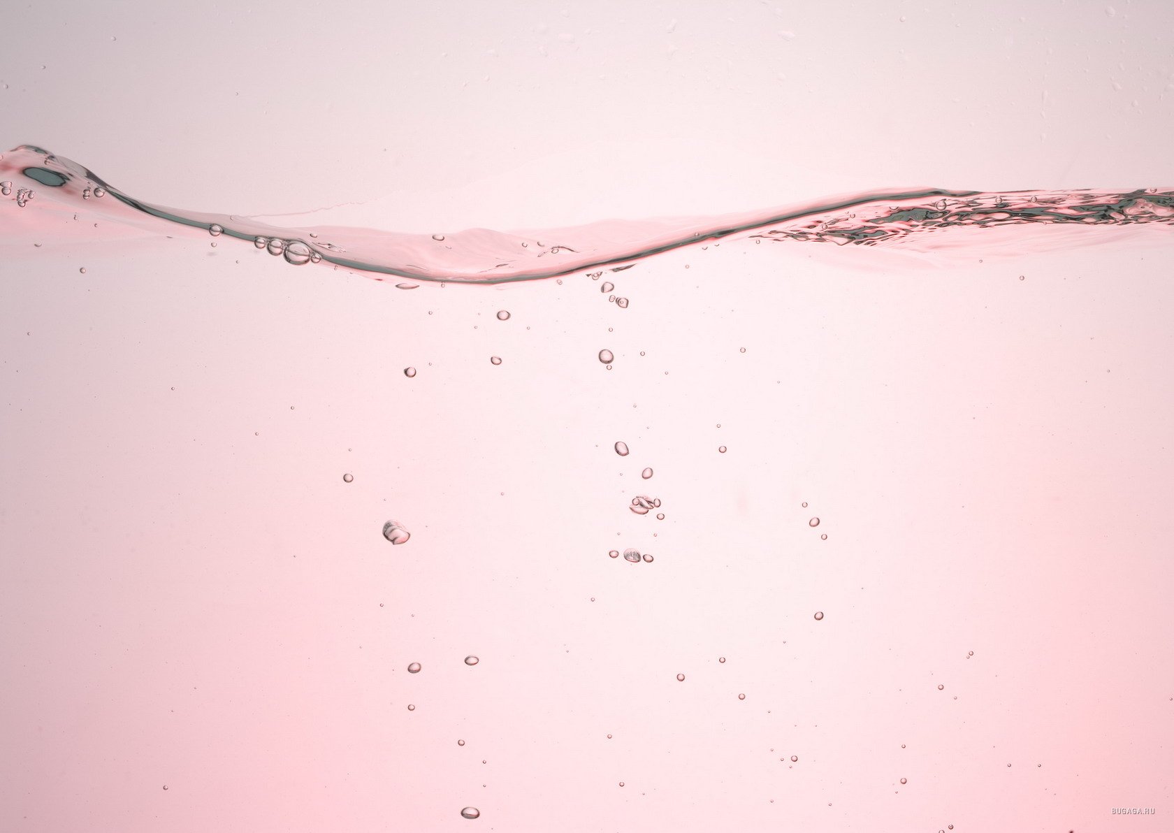 Розовые капли воды. Розовые капли. Розовый всплеск воды. Розовая вода. Бледно розовая вода.