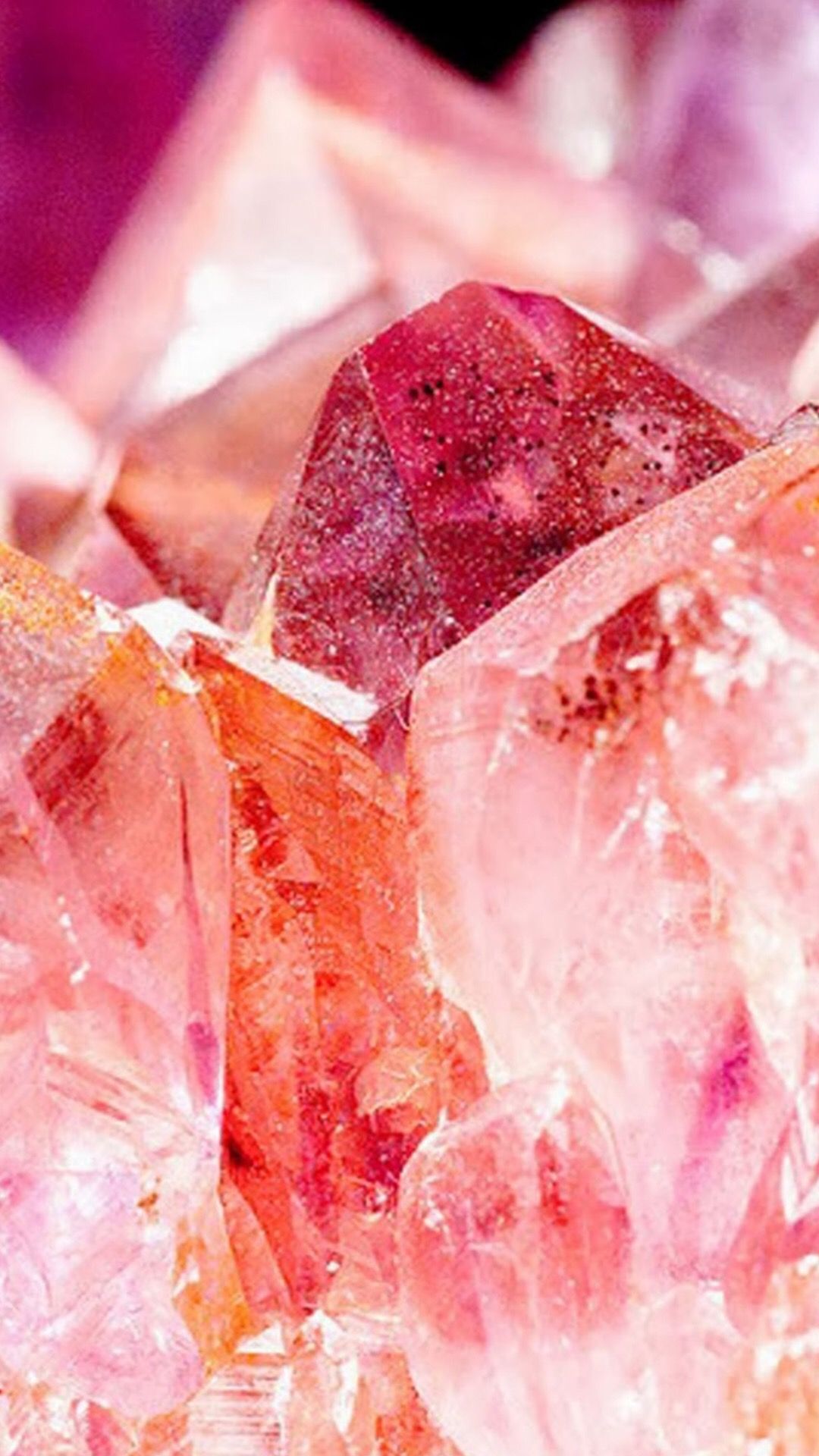 Камень минерал розовый кварц