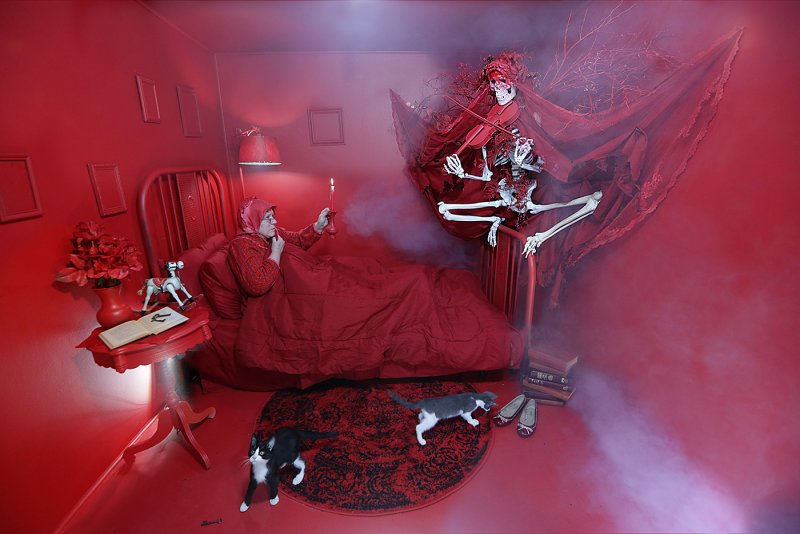 Красная комната арт