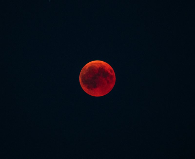 Ночь красная Луна