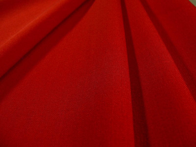 Красная костюмная ткань
