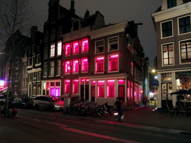 Голландия Амстердам улица красных фонарей