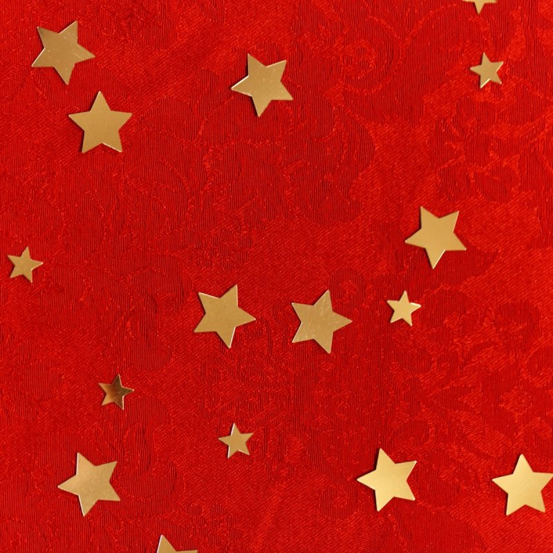 Красная ткань с звездами