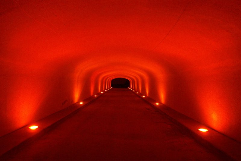 Красный тоннель