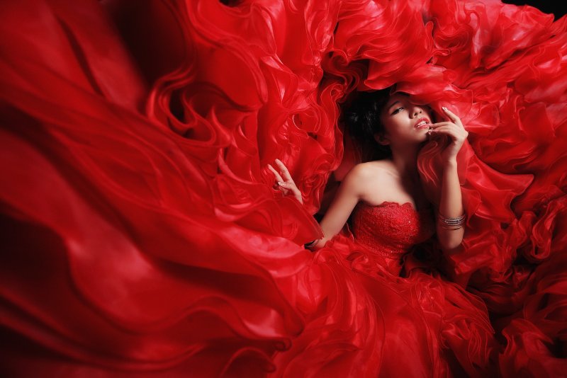 Шикарная женщина в Красном платье