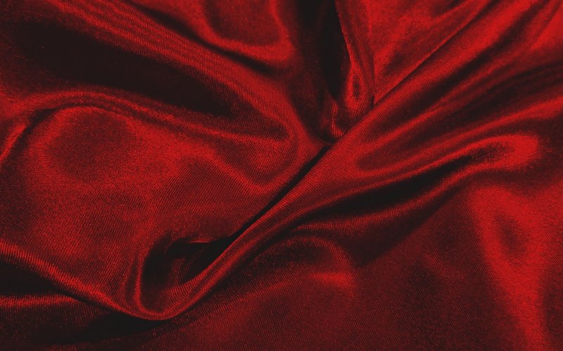 Красная блестящая ткань