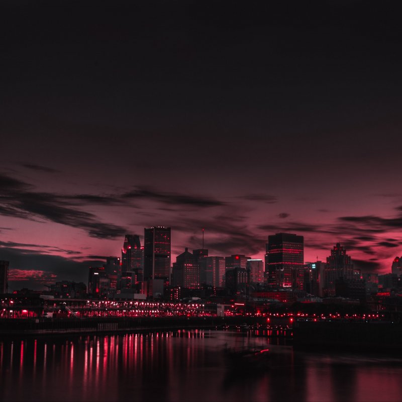 Темно красный город