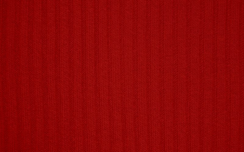 Красное вязаное полотно