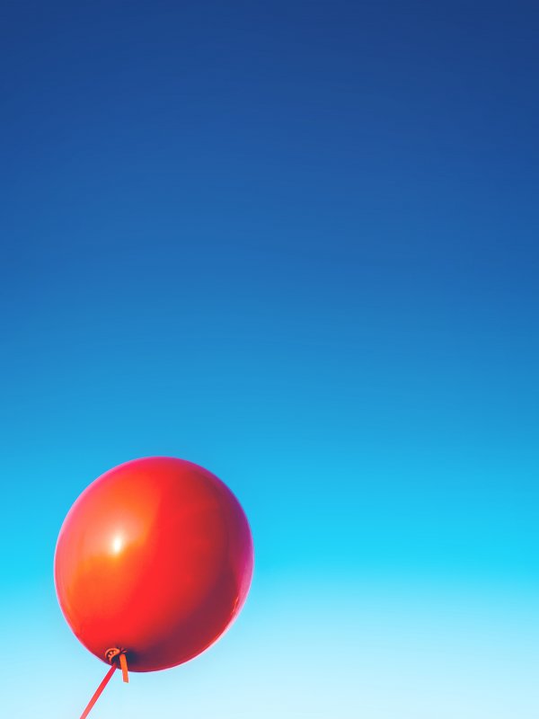 Фон с красными воздушными шарами