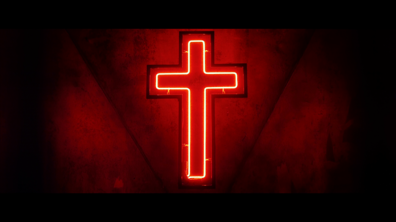Красный неоновый крест