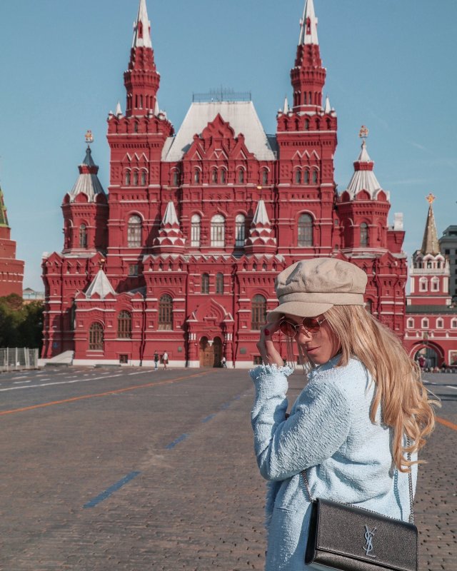 Москва девушка красная площадь