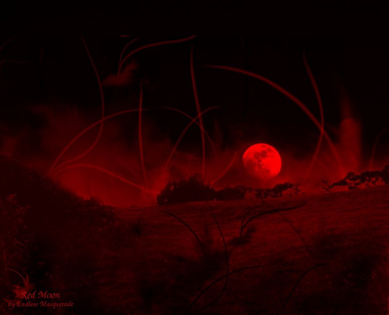 Красная Луна на Красном фоне