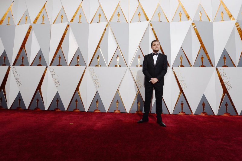 Leonardo DICAPRIO Oscars Red Carpet 2016