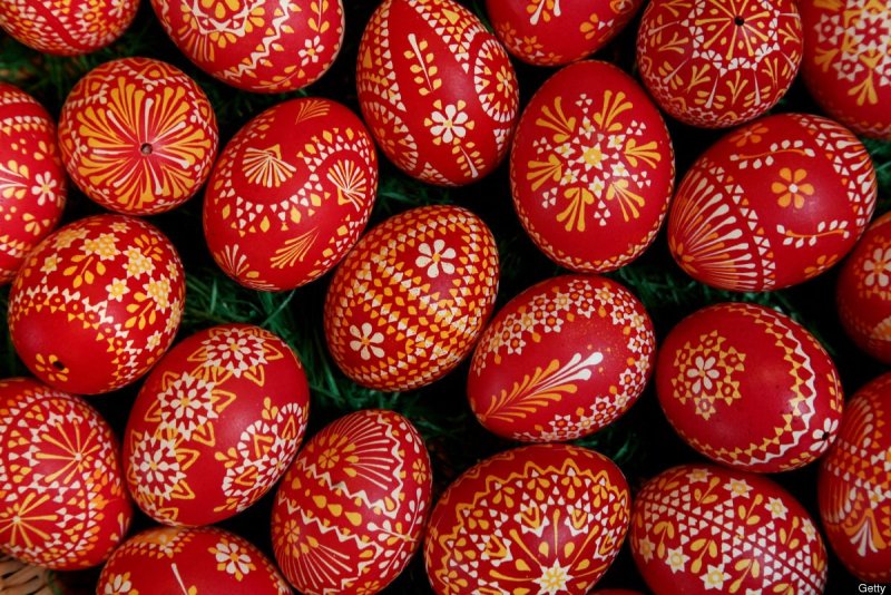 Красные пастельные яйца