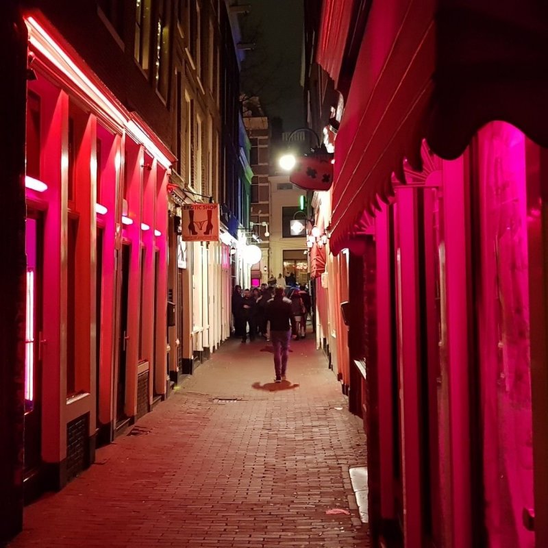 Голландия Амстердам район красных фонарей