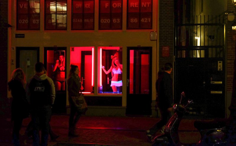 Квартал красных фонарей в Амстердаме 18