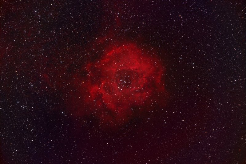 Красная туманность в космосе