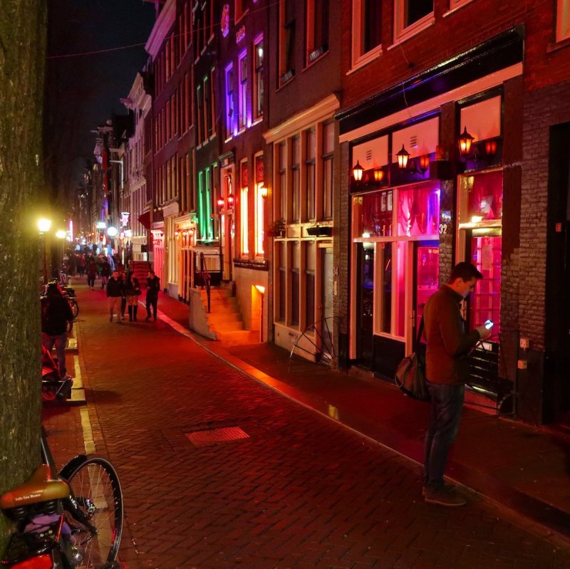 Аллея красных фонарей в Амстердаме