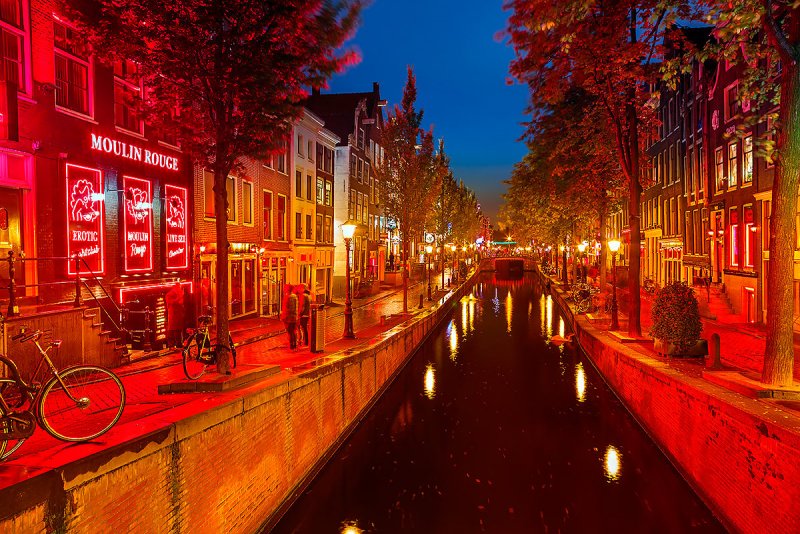 Квартал красных фонарей в Амстердаме Мулен Руж