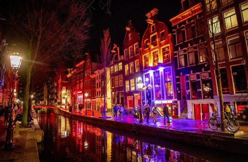 Голландия улица красных фонарей