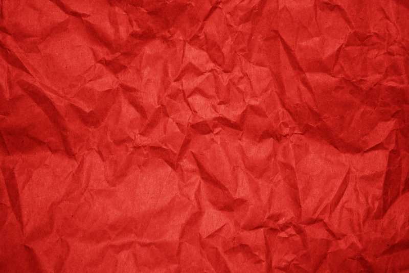 Красная смятая бумага