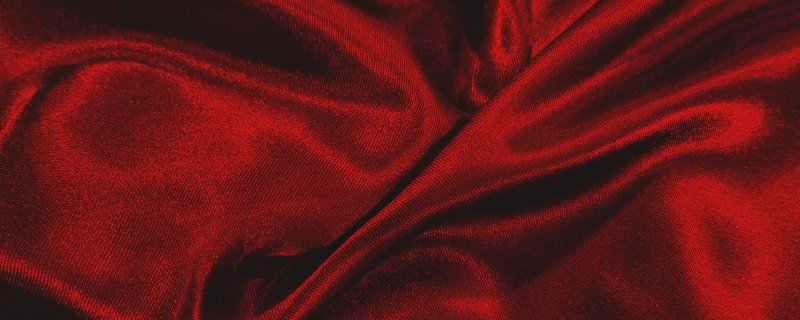 Красная грубая ткань