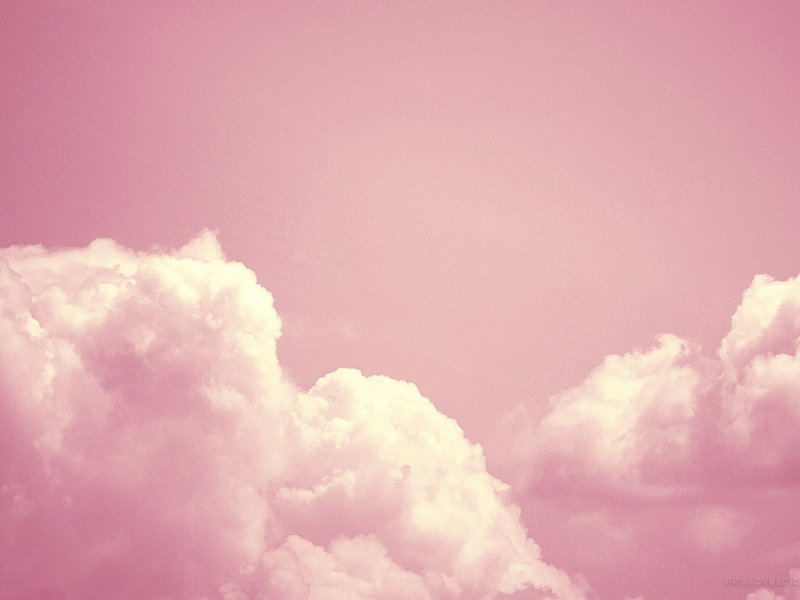 Молочной розовые облака