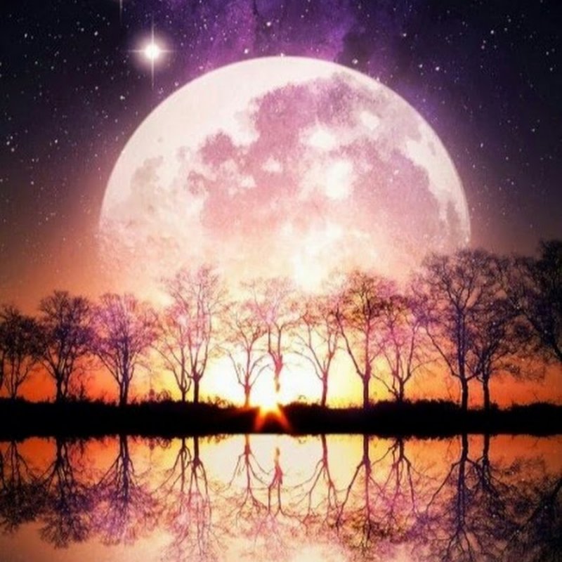 Красивая необычная Луна