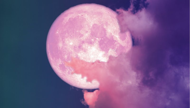 Луна в розовых тонах