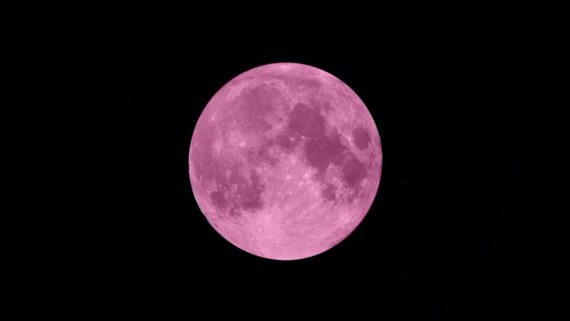 Луна розового цвета
