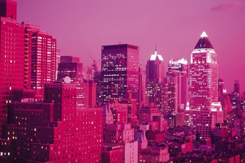 Город в фиолетовых тонах