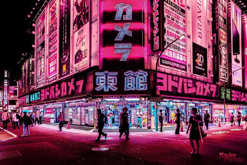 Неоновые вывески ночной Токио