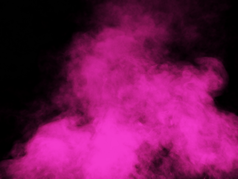 Розовый дым на черном фоне