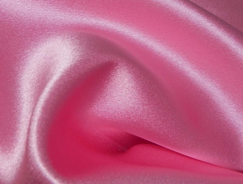 Шелковая розовая ткань