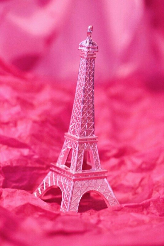 Эйфелева башня розовая