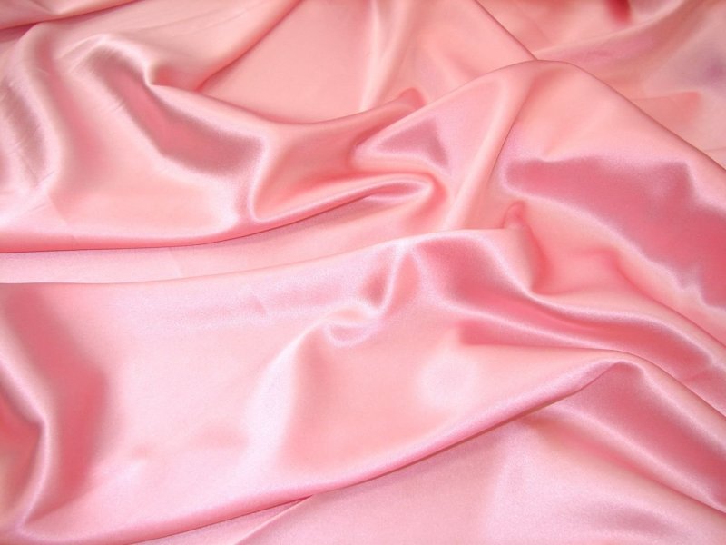 Шелковая розовая ткань