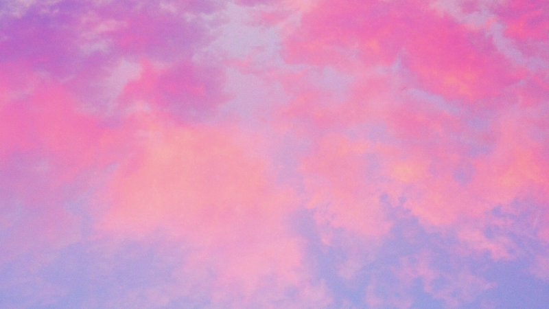 Нежно розовые облака фон