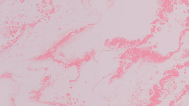 Белый мрамор с розовыми прожилками