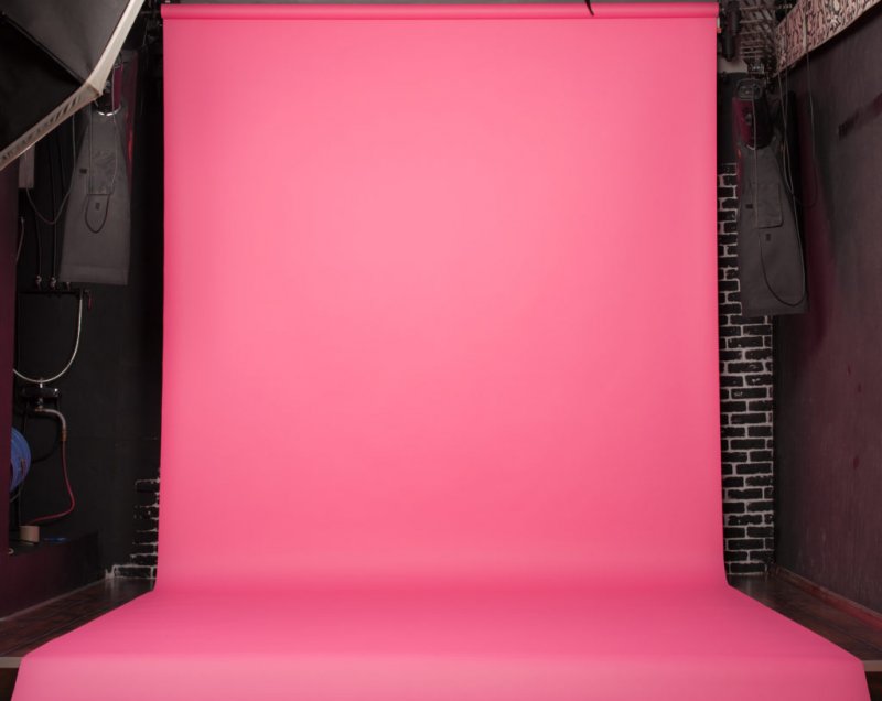 Розовый фон в фотостудии