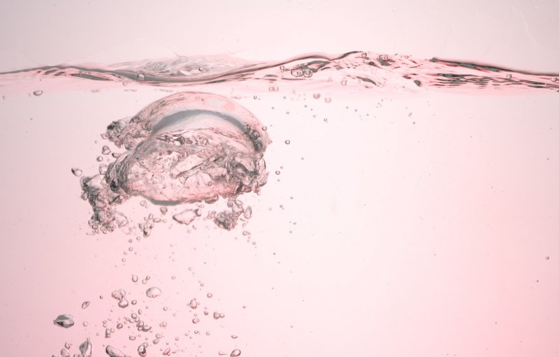 Розовая жидкость