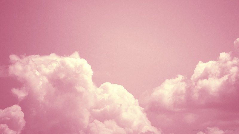 Бледно розовые облака