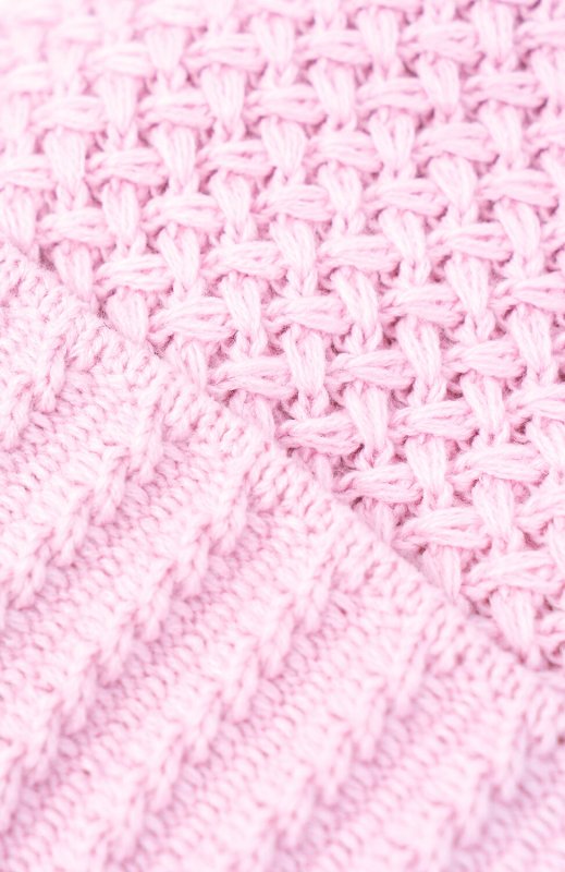 Вязаное розовое полотно