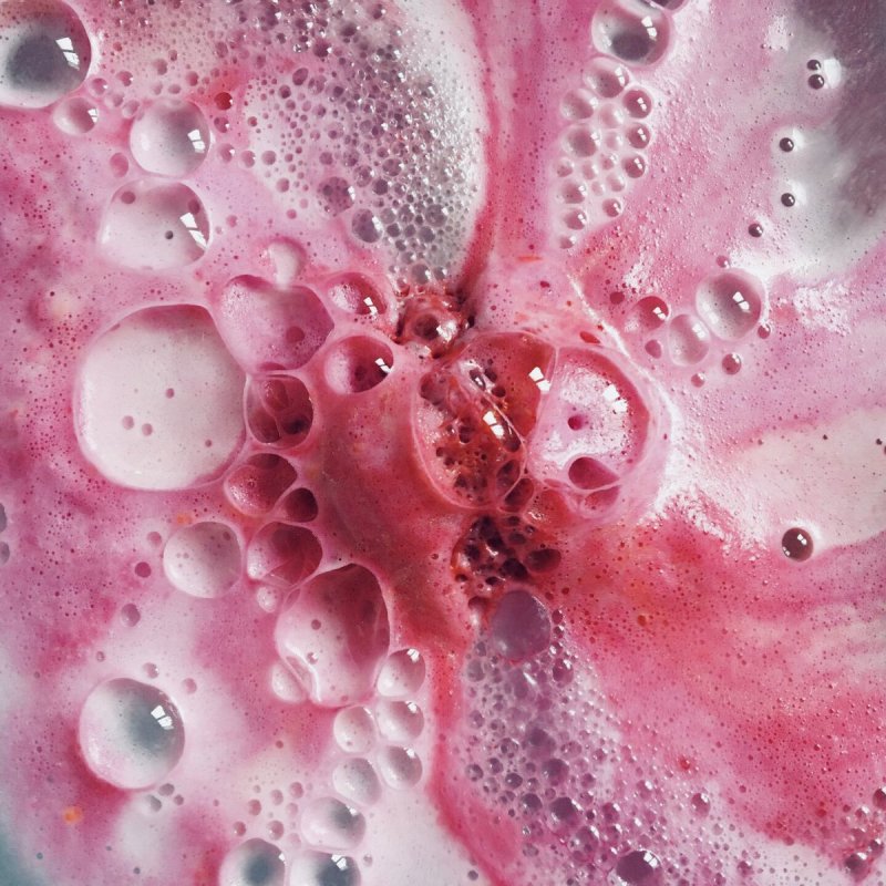 Розовая жидкость