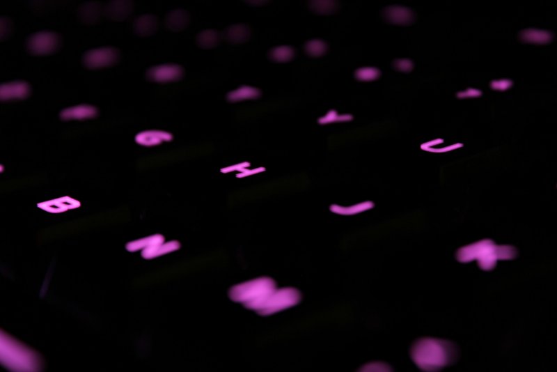 Фиолетовые обои на клавиатуру