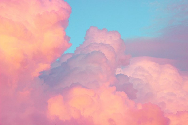 Голубо розовое небо