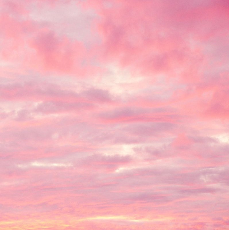 Светло розовые облака